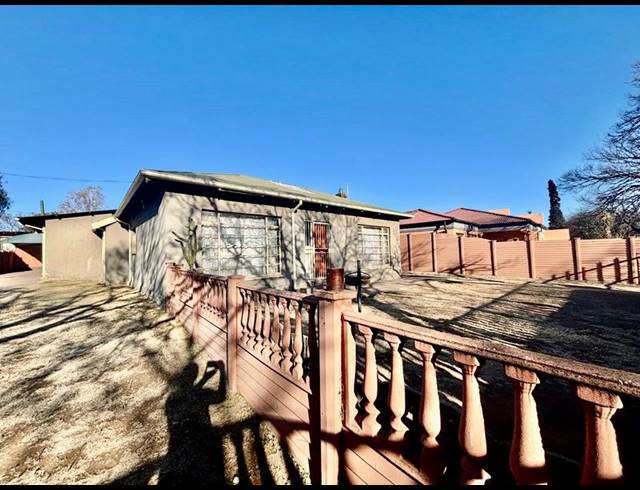 6 BEDROOM HOUSE FOR SALE IN VANDERBIJLPARK CW 5